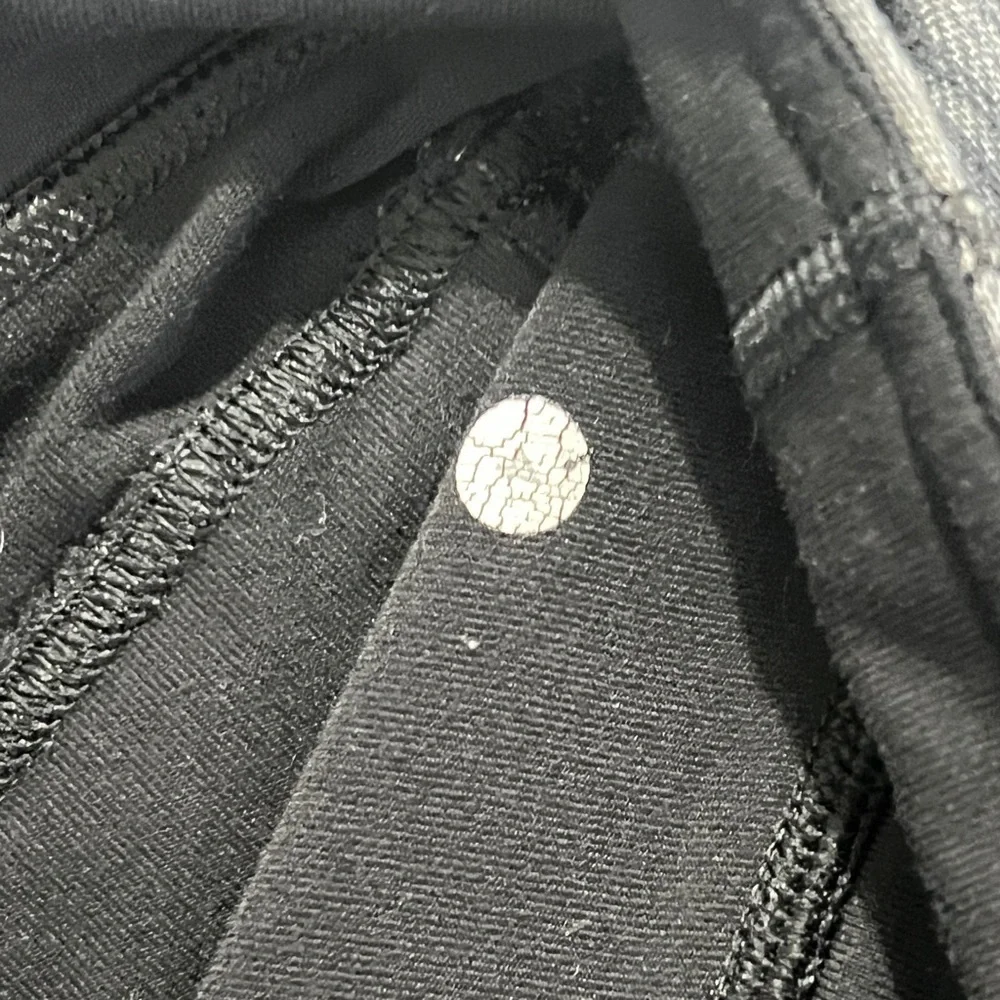 LuLu Lemon Black Leggings Size 4 Gray waistband